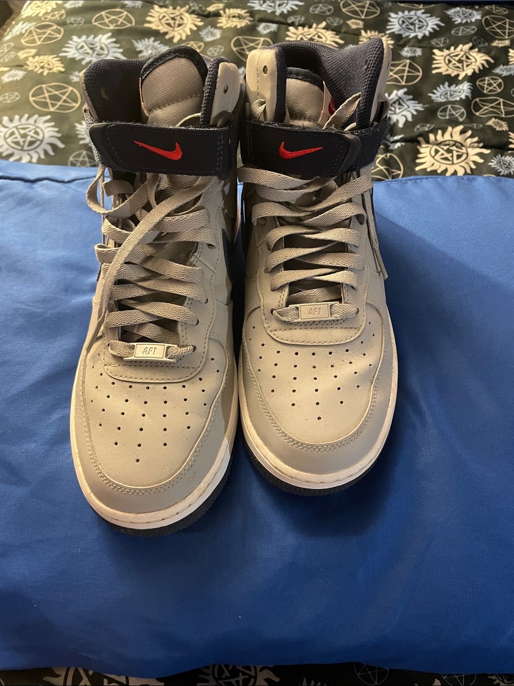 Nike Men’s High-Top Sneakers in Light Gray with Black Collar and Red Swoosh